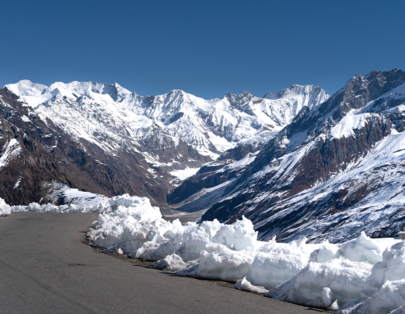 5 Days, 4 Nights Kashmir Tour Package (6 Pax)